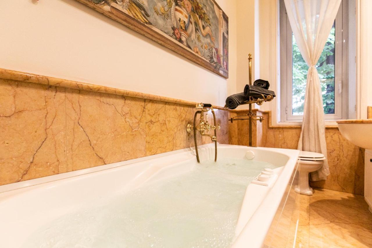 Klimt - Jacuzzi 5 Star - Luxury Design Apartment Milano Exterior foto